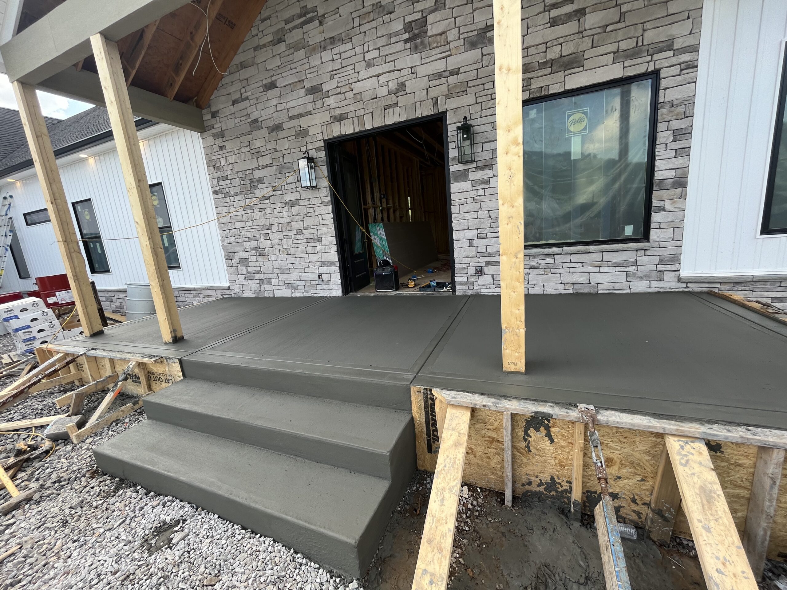 20240606_200543120_iOS